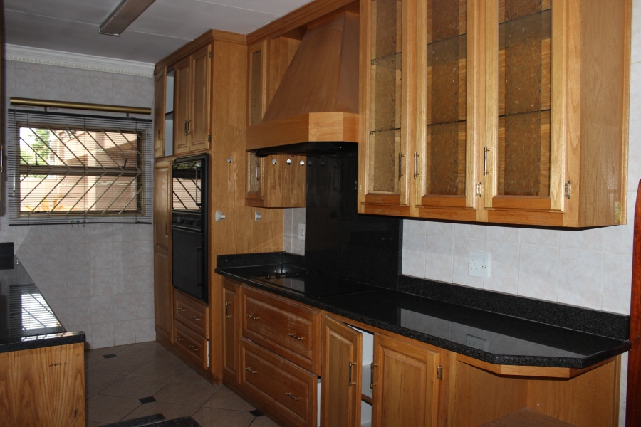 5 Bedroom Property for Sale in Van Der Hoff Park North West